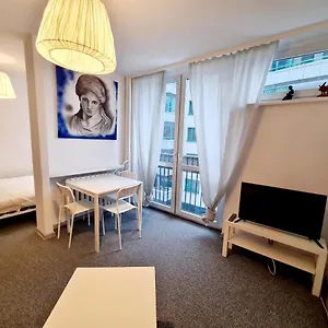 topfloor-greeceflat-a-cosy-flat-in-the-city-center.warsawhotelspoland.com/